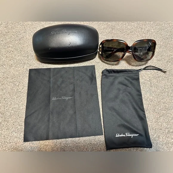 Rare!! SALVATORE FERRAGAMO SF666S 238 FRAMES SUNGLASSES 55-17-125 W/ CASE ETC